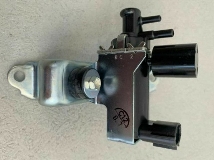 25850-51010,VDJ79陆地巡洋舰1VD丰田皮卡真空电磁阀