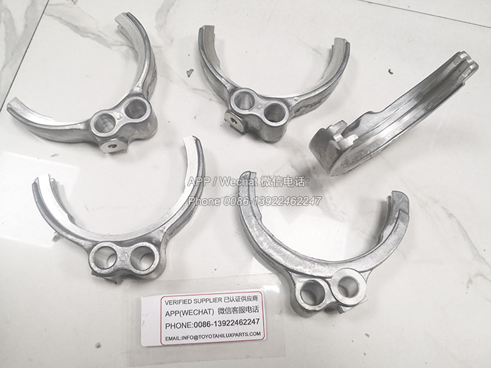 33212-35032,丰田皮卡变速箱一二档拨叉