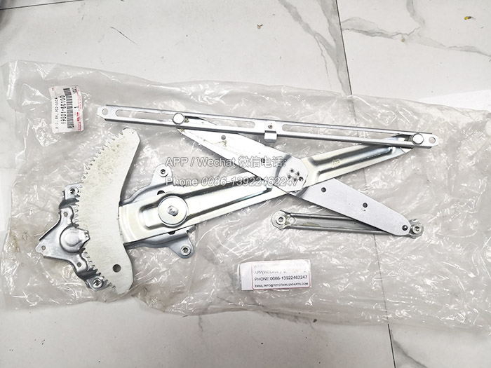 69801-60100,陆巡丰田皮卡LC70右前门电动升降器架